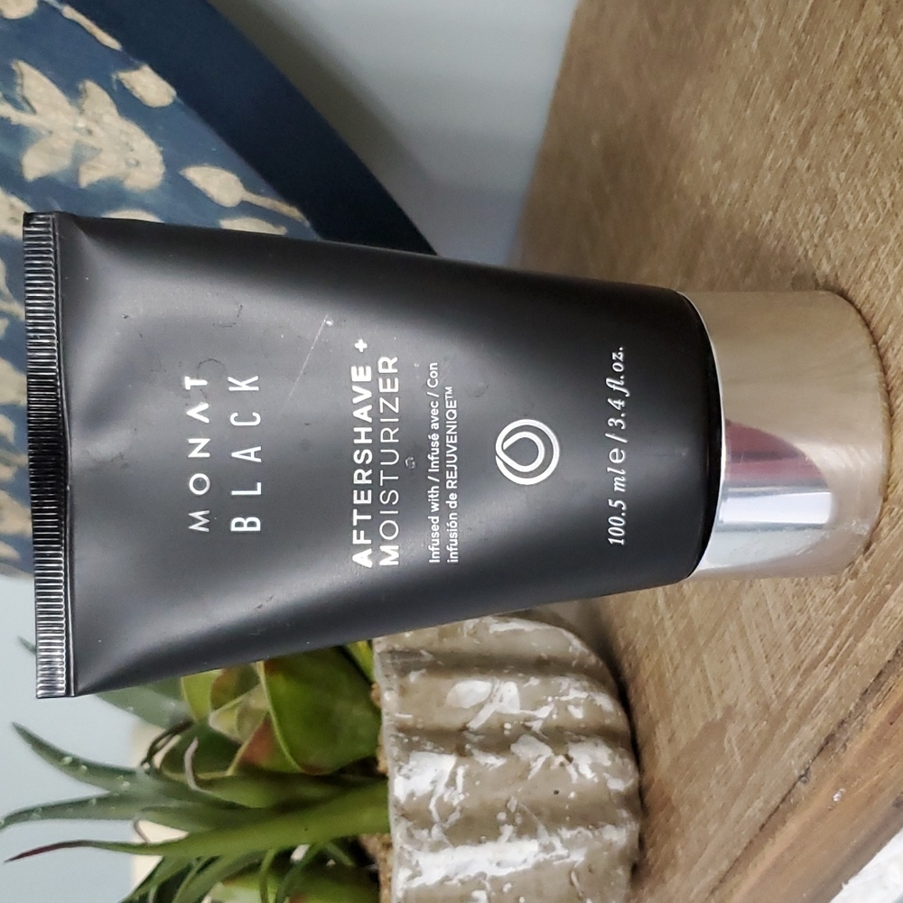 Monat Black aftershave + moisturizer